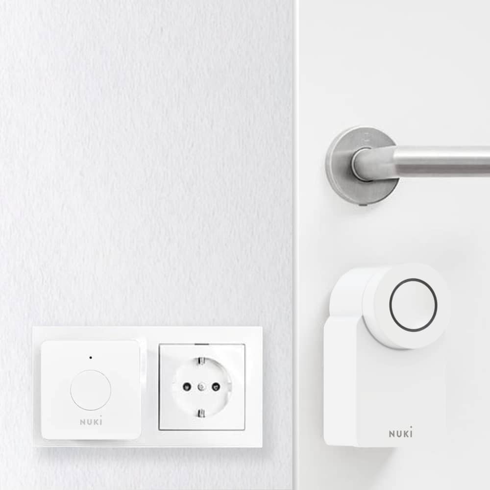 Nuki Combo 3.0 Csomag, Tartalmazza a Nuki Smart Lock 3.0.-t és a Nuki Bridge-t, Vezérlés távolról alkalmazásson keresztül — imaginea 3